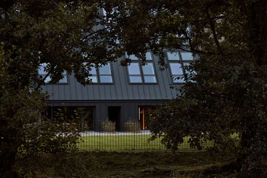 Vergangenheit und Zukunft vereint mit Stahlprofilen, Gut Damp in 24351 Damp